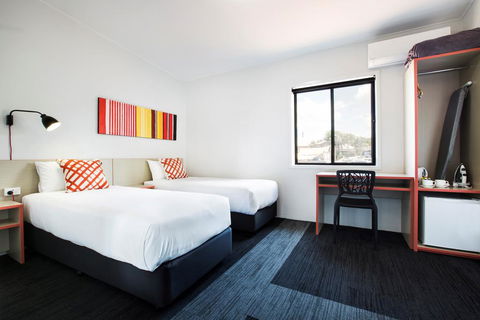Villawood Hotel - Dentists Australia 2