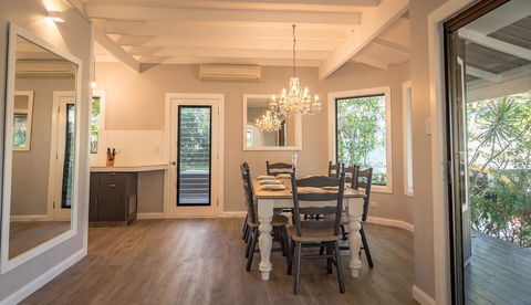 Vintage Inspired Three Bedroom Home- Heated Pool! - Dentists Australia 2