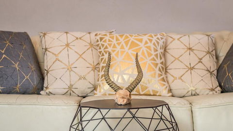 Vintage Inspired Three Bedroom Home- Heated Pool! - Dentists Australia 1