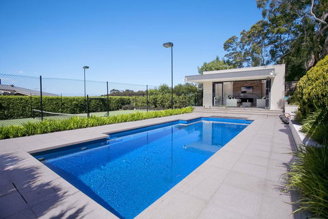 Vue De La Mer Luxury Family Retreat With Tennis Court, Pool, Spa, Water Views - Dentist Find 3
