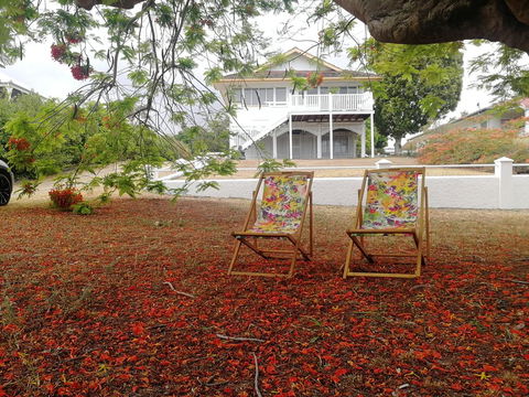 Walk To Beach Queenslander HOME In CBD Hervey Bay - Dentist Find 1