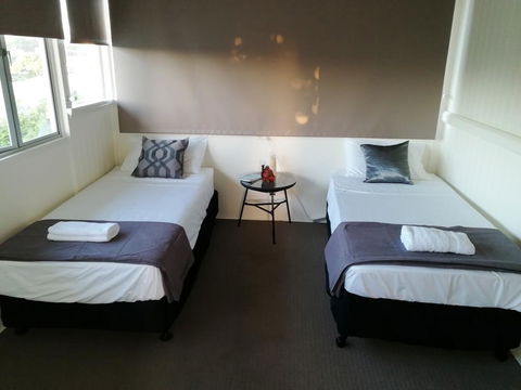 Walk To Beach Queenslander HOME In CBD Hervey Bay - Dentist Find 2