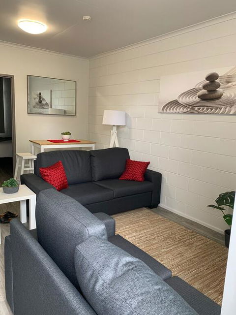 Walk To Lamberts Beach With Wi-fi And Netflix - Dentist Find 0