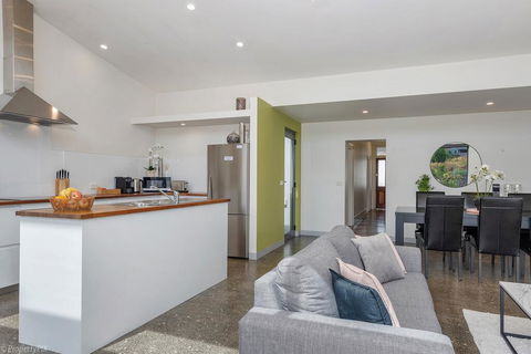 Walk To Salamanca, Queens Cottage LUX 3bdm Queens Cottage - Dentist Find 1