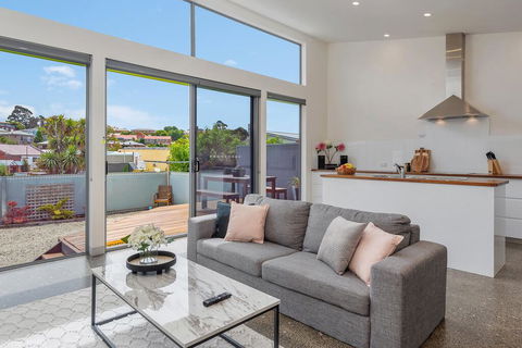 Walk To Salamanca, Queens Cottage LUX 3bdm Queens Cottage - Dentist Find 0