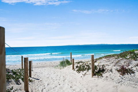 Walk To Surf Beach, Club And Shops - Sands Court Boyd St, Woorim - Dentist Search 2