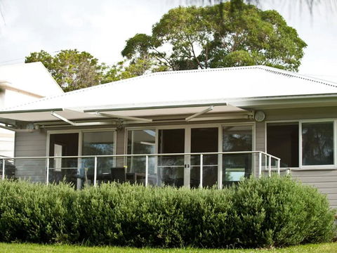 Wangi Lakehouse - Renovated Lake Macquarie Lakefront Location - Dentist Find 2