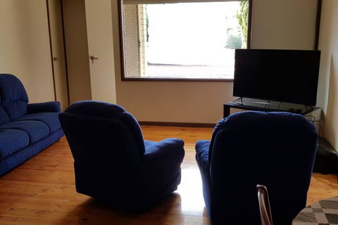 Warmont Apartments Self Contained Home - Dentist Find 3