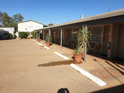 Warrego Motel - Dentist Find 1