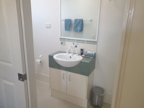 Warrego Motel - Dentist Find 3