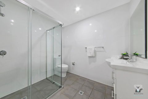 WARRICK FRAM 3 BEDS APT FREE PARKING WALK TO WESTFIELD CLOSE TO HOSPITAL NWF003 - Dentists Australia 3