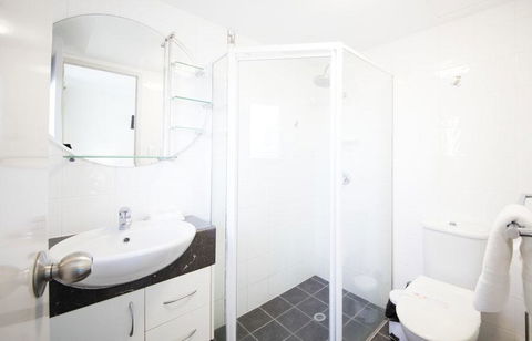 Warringa Surf Holiday Apartments - Dentist Find 0