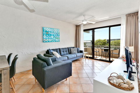 Warroo Apartments - Dentists Australia 3