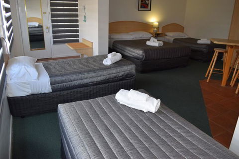 Warwick Vines Motel - Dentist Find 1