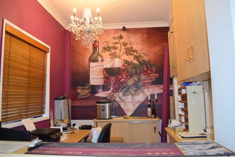 Warwick Vines Motel - Dentist Find 2