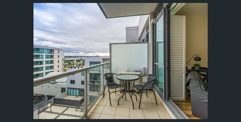 Waterfront (Yarra St) By Gold Star Stays - Dentist Search 2