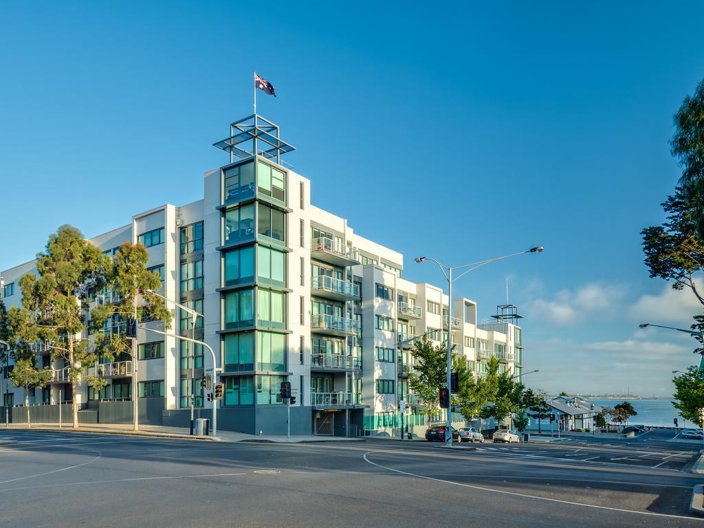 Waterfront Yarra St by Gold Star Stays