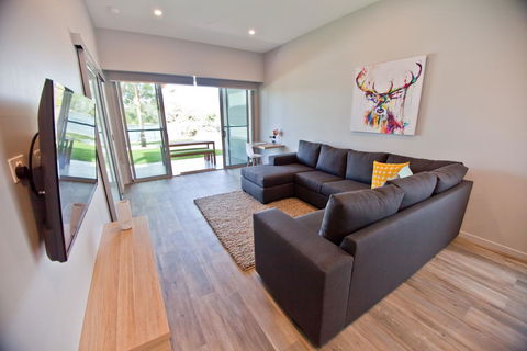 Waterfront Apartments - Dentist Find 0