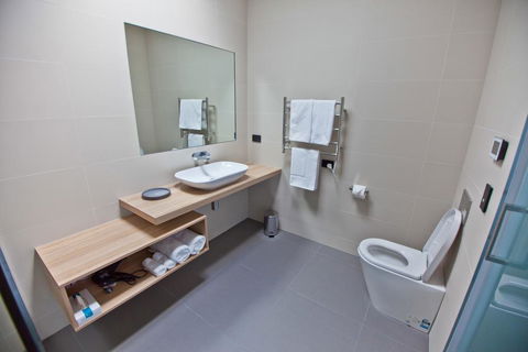 Waterfront Apartments - Dentist Find 2