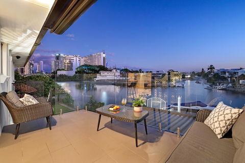 Waterfront Boutique Apartment - Personal Concierge - Dentist Search 2
