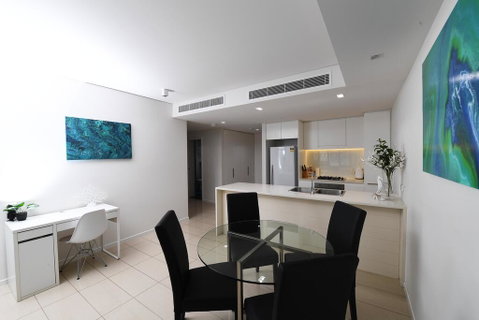 WATERFRONT DARWIN TROPICAL GEM - Dentist Find 1