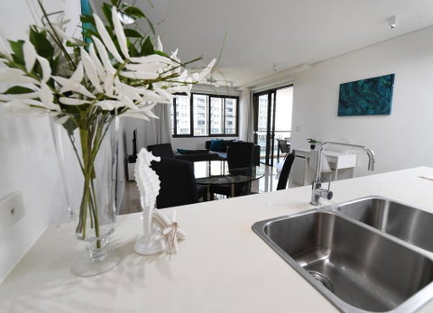 WATERFRONT DARWIN TROPICAL GEM - Dentist Find 0