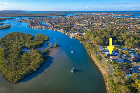 Waterfront Family House - Dentist Find 2