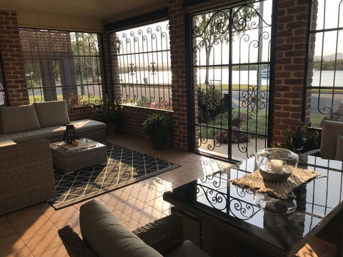 Waterfront Family House - Dentist Find 0