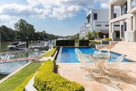Waterfront Home / Amazing Place To Be - Dentist Find 0