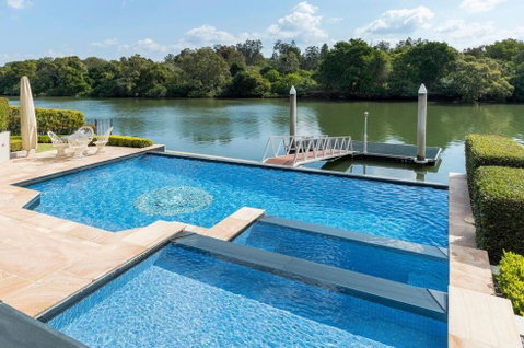 Waterfront Home / Amazing Place To Be - Dentist Find 3