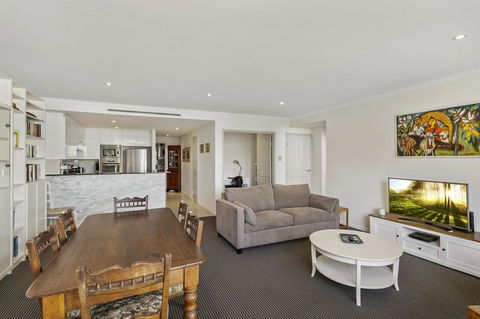 Waterfront Resort Living With Space For The Family - Dentist Find 3