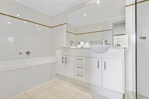 Waterfront Resort Living With Space For The Family - Dentist Find 2