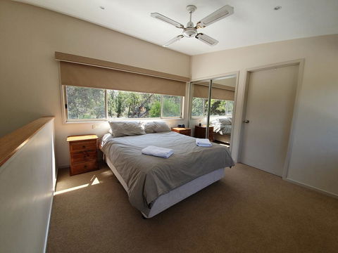 Waterfront Retreat At Wattle Point - Dentist Find 3