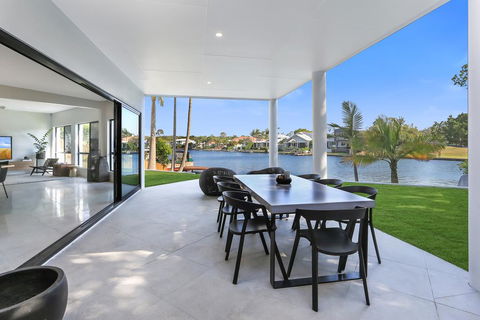 Waterfront Wonder, Noosa Waters - Dentist Search 0