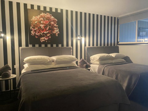 Waterside Holiday Rentals Unit 31 - Dentist Find 1