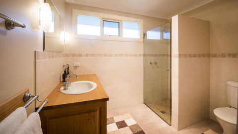 Wattle Grove Homestead Bed & Breakfast - Dentist Search 3