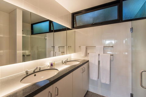 Waves 3 Luxury 3 Bedroom Endless Ocean Views Central Location + Buggy - Dentist Find 1