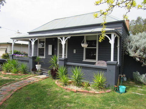 Welcome Stranger Cottage - Dentist Search 0