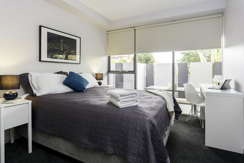 Well-Appointed 3 Bedroom, 2 Bath, Parking & Pool - Dentist Find 0