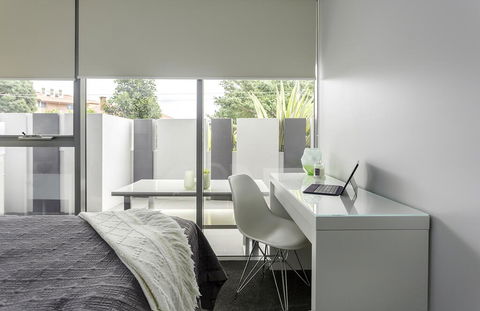 Well-Appointed 3 Bedroom, 2 Bath, Parking & Pool - Dentist Search 2