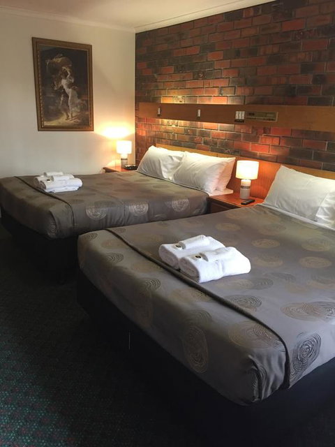 Wentworth Club Motel - Dentist Find 3