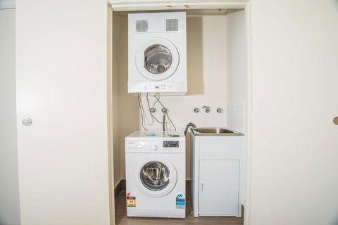 Wentworth Point 2Beds1Study2Bath Brand New APT - Dentists Australia 1