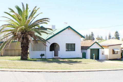 West End Retreat - Dentist Search 2