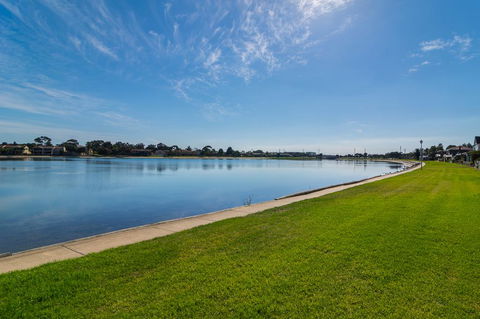West Lakes Townhouse - Dentist Find 3