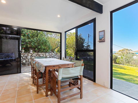 Whale Tales' 78 Lentara Street - FANTASTIC WATER VIEWS OVER FINGAL BEACH - Dentists Australia 2