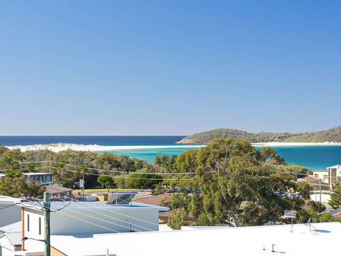 Whale Tales' 78 Lentara Street - FANTASTIC WATER VIEWS OVER FINGAL BEACH - Dentists Australia 0