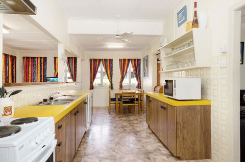 Wheelchair Friendly With Water Views - Welsby Pde, Bongaree - Dentist Find 2