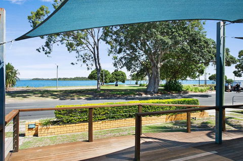 Wheelchair Friendly With Water Views - Welsby Pde, Bongaree - Dentist Find 3