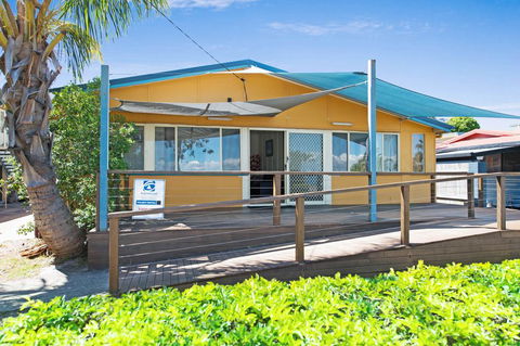 Wheelchair Friendly With Water Views - Welsby Pde, Bongaree - Dentist Find 0