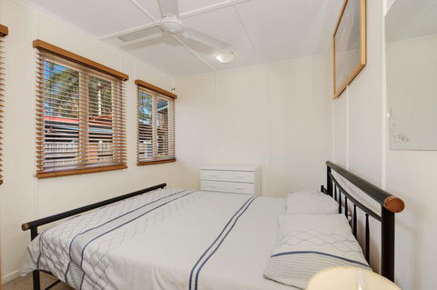 Wheelchair Friendly With Water Views - Welsby Pde, Bongaree - Dentist Find 1